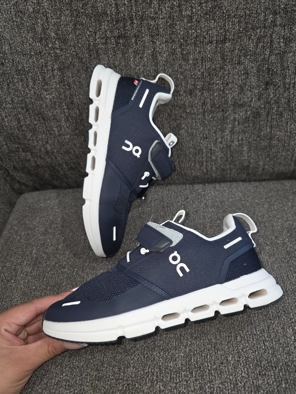 On Running Running Cloud Navy/White Kid's Sneaker